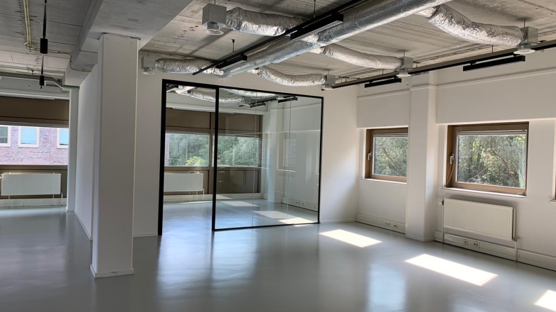 Empty office space 