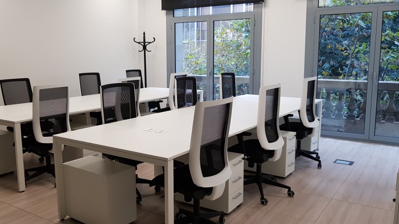 Private office twelve workstations