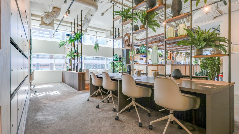 front of building Gustav Mahleraan 300