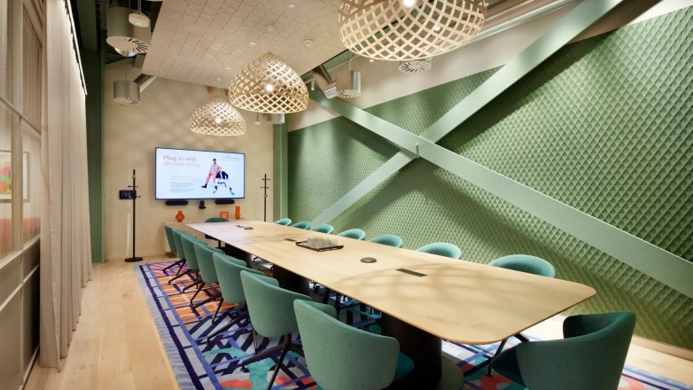 Luxury office space London meeting room