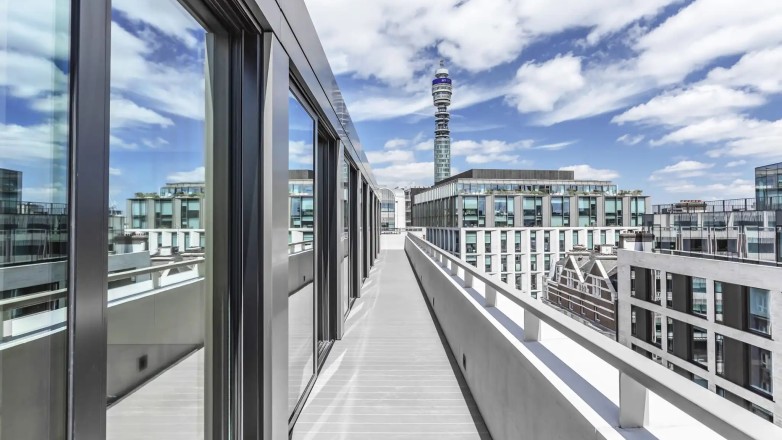 Balcony office building london 