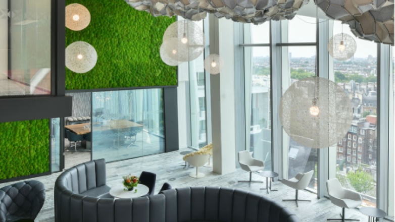 Foto 2 di 11 Bressenden Place  ad Londra