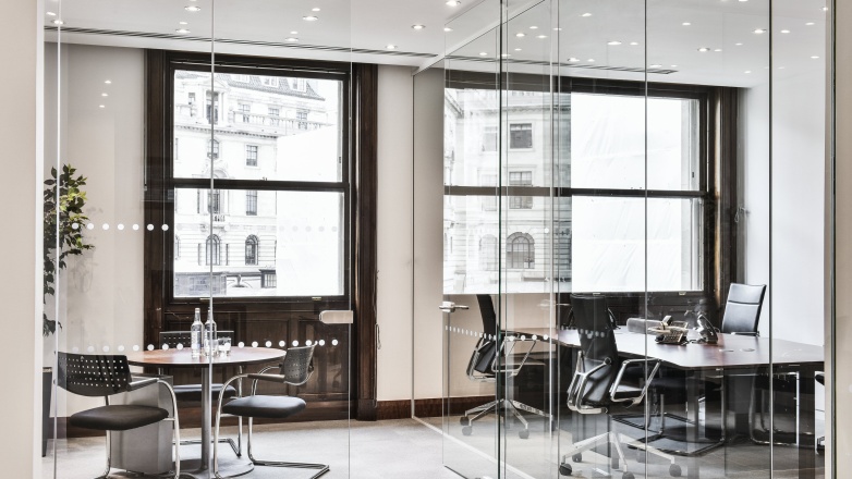 Foto 3 van 1 Corn Hill  in Londen