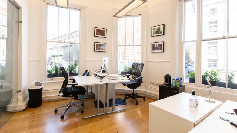 Bright office space London 