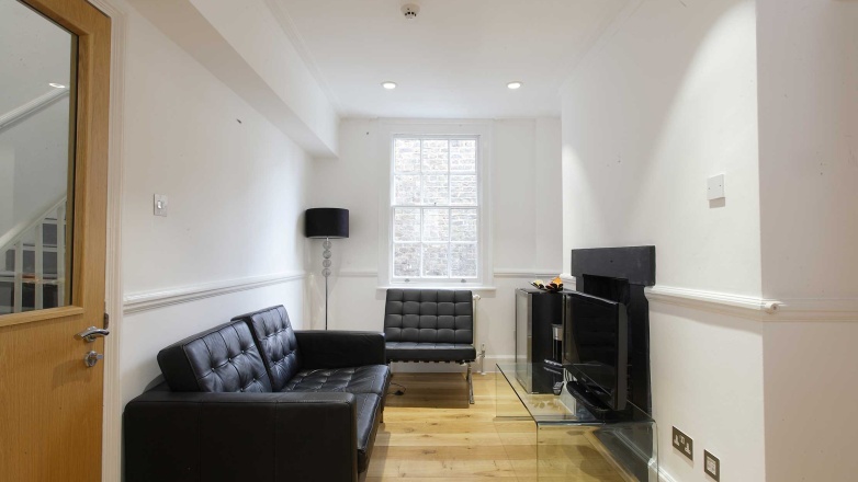 Foto 7 di 6-8 Ganton Street ad Londra