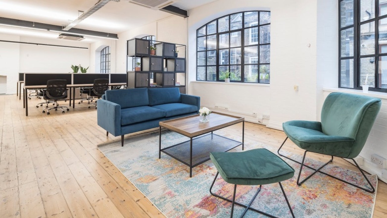 Foto 2 di 6-18 Emerald Street ad Londra