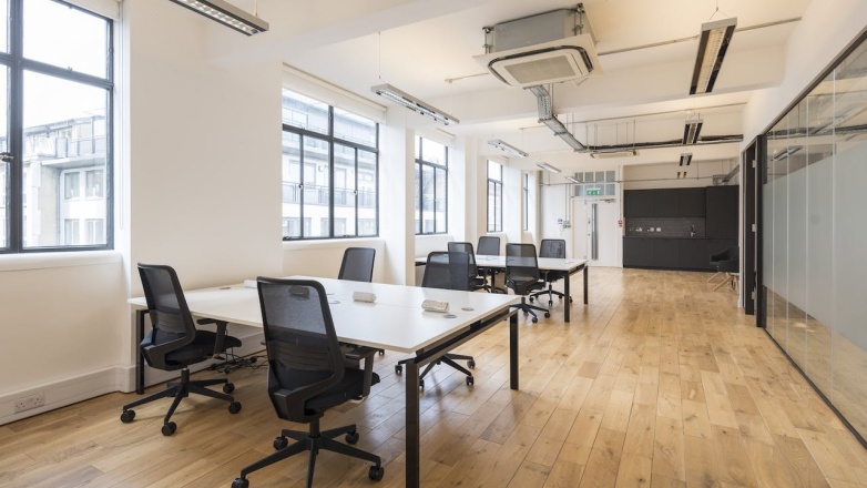 Foto 3 di 6-18 Emerald Street ad Londra