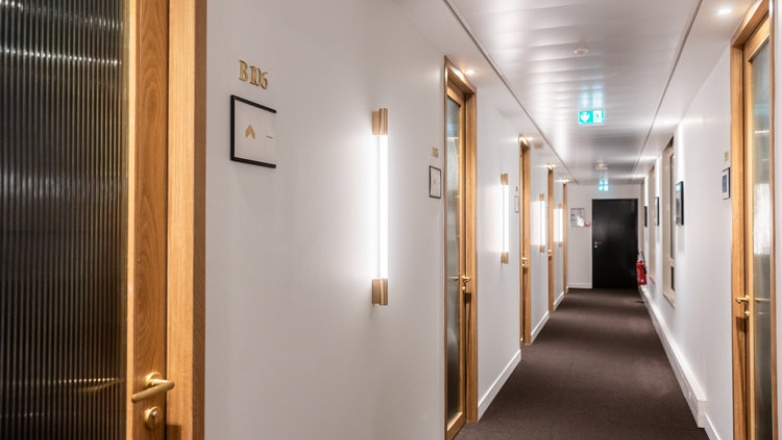 16 Cours Albert 1 er - 75008 Paris, couloirs