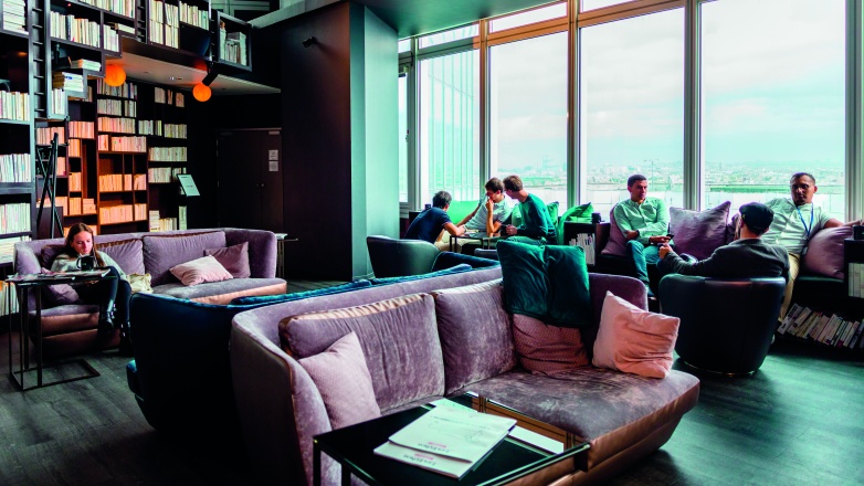 Tour First, 1 place des Saisons, Esplanade de la Défense - 92400 Courbevoie