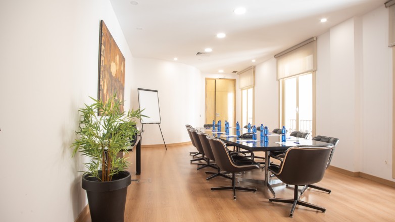 Ten person boardroom