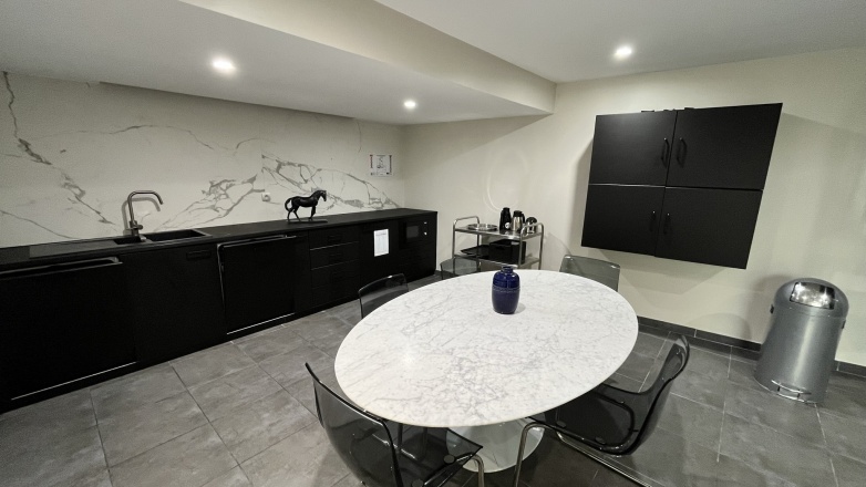 kitchen/ dining area