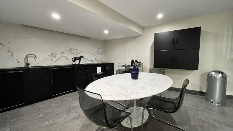 kitchen/ dining area