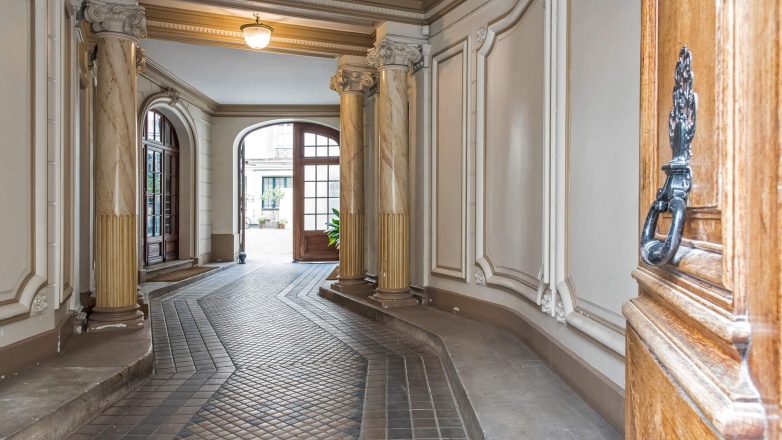 Entrance 10 rue Laborde