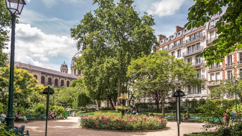 Outside view 10 rue Laborde