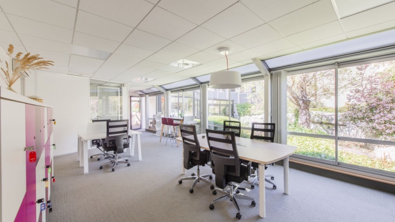 Desk area 117 Avenue Victor Hugo