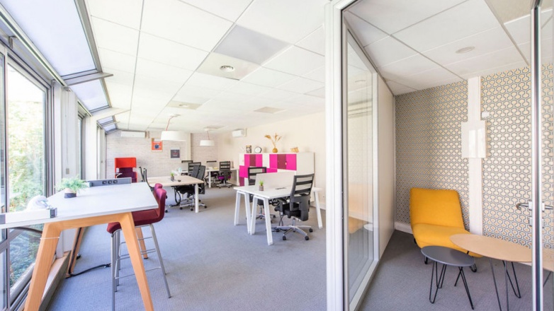 Booth 117 Avenue Victor Hugo