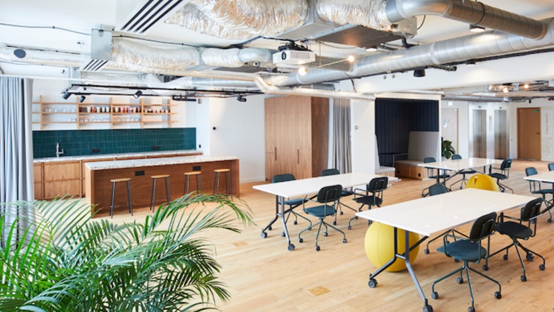 Office space 11 rue de la Fontaine au Roi 