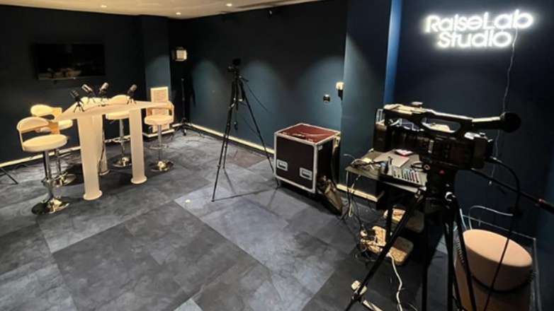 Studio 11 rue de la Fontaine au Roi 