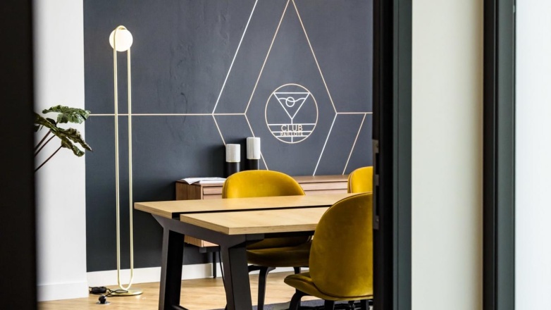 Photo 9 of 15-17 Rue Traversière in Paris