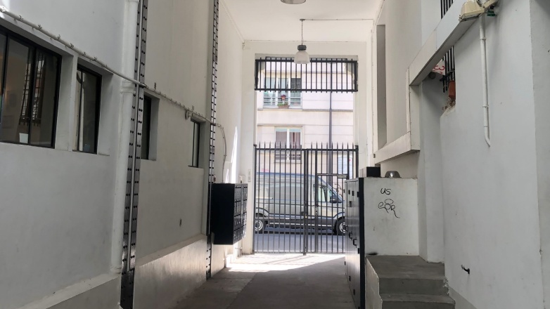 Entryway 15 Rue de Sambre et Meuse