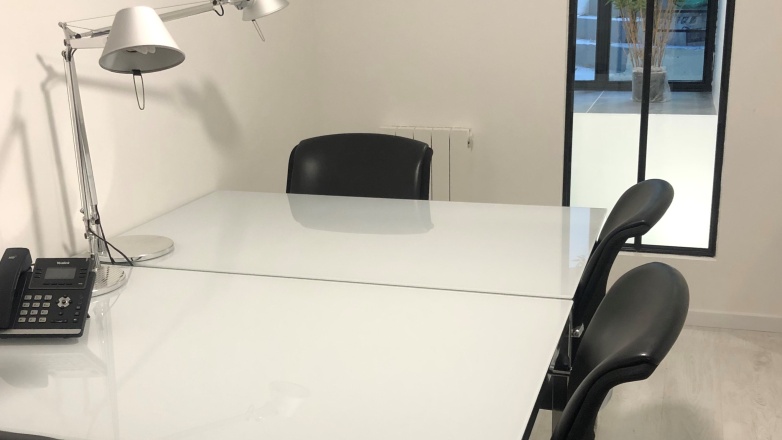 Meeting room 15 Rue de Sambre et Meuse