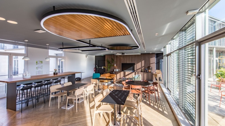 Photo 3 of 18 Rue de Londres in Paris