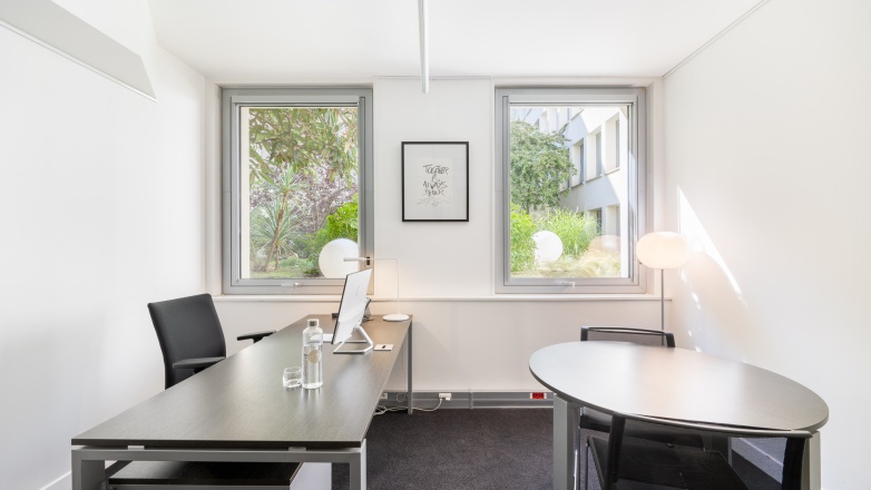 Meeting room 20 rue Quentin Bauchard