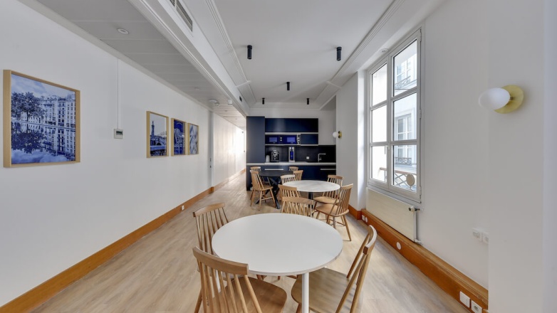 Kitchen area 277 Rue Saint Honoré