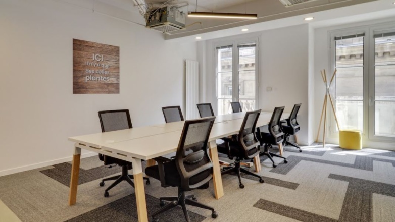 Desks 30 Rue de Gramont