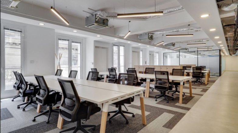 Desks 30 Rue de Gramont