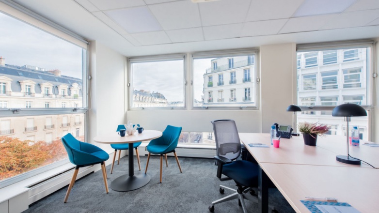 Office 42 Avenue Montaigne