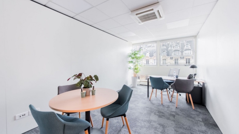 Office area 42 Avenue Montaigne