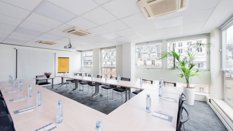 Large meeting room 42 Avenue Montaigne