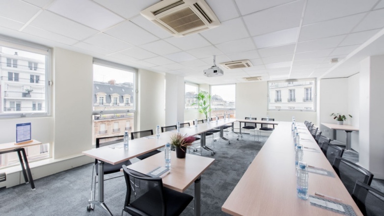 Desks 42 Avenue Montaigne