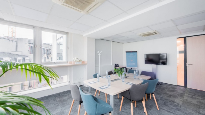 Office 42 Avenue Montaigne