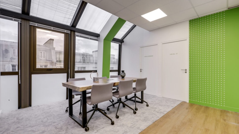 Meeting table 58 Rue de Prony