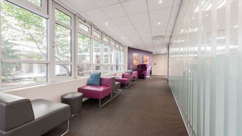 Open area 60 Avenue Charles de Gaulle