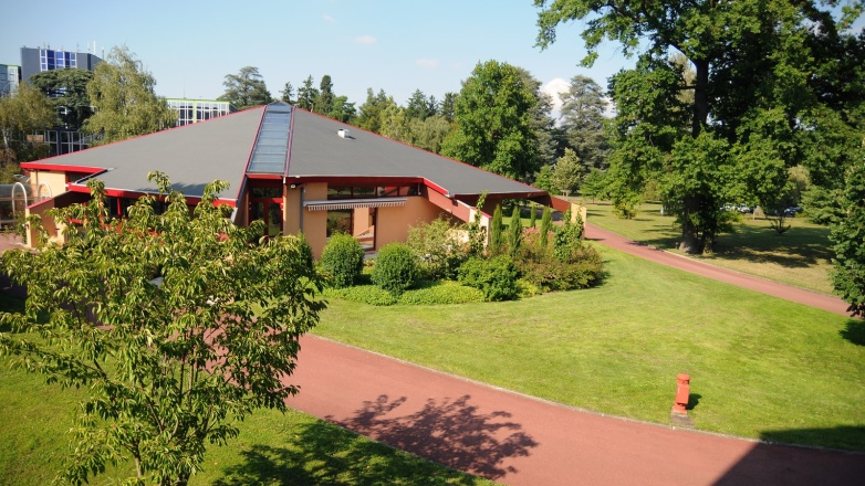 Foto 2 van 90 Avenue de Lanessan in Champagne-au-Mont-d'Or