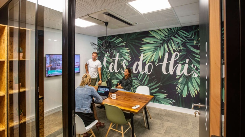 Meeting room 93 avenue Charles de Gaulle 