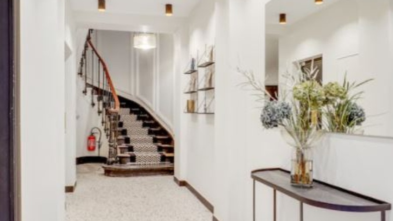 Entryway 93 boulevard Haussmann