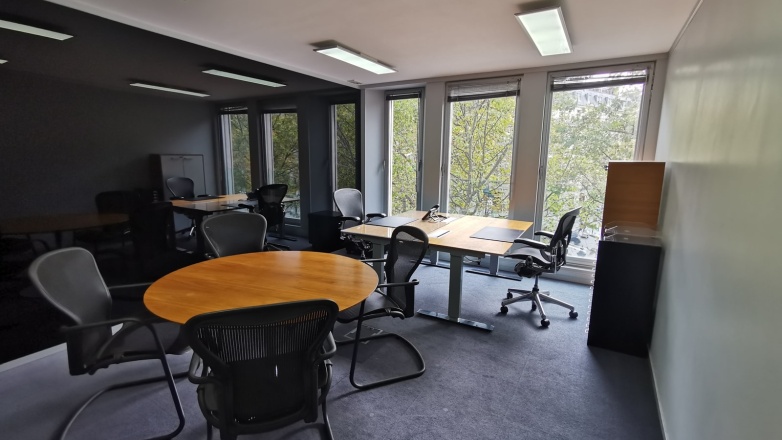 Photo 9 of 66 Avenue des Champs-Élysées in Paris