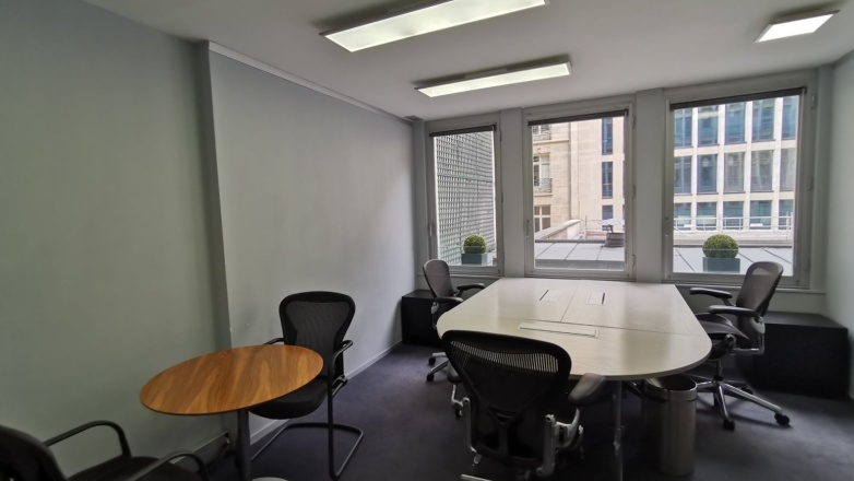 Photo 13 of 66 Avenue des Champs-Élysées in Paris