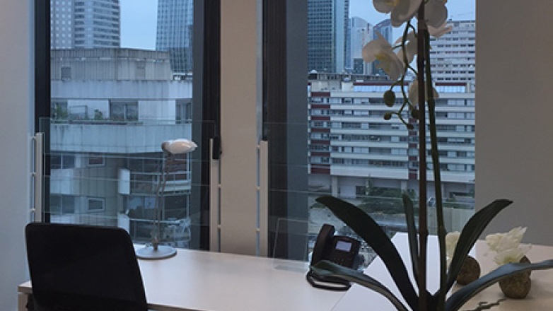 Photo 7 of 16 Place de l'Iris in Courbevoie