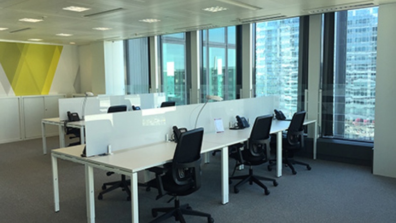 Photo 9 of 16 Place de l'Iris in Courbevoie