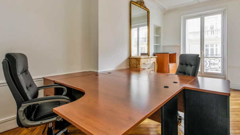 Photo 4 of 24 Rue de Lisbonne in Paris