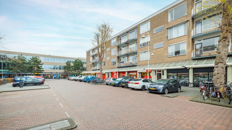 Street at office building helmholtzstraat