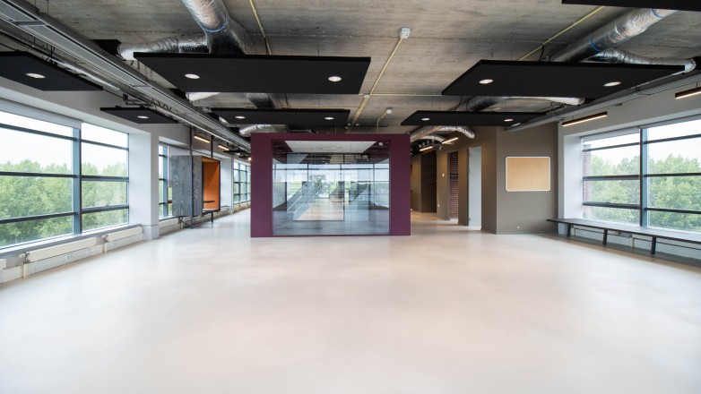 large open office space joop geesinkweg