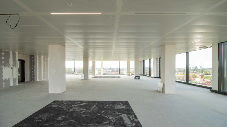 large open office space locatellikade