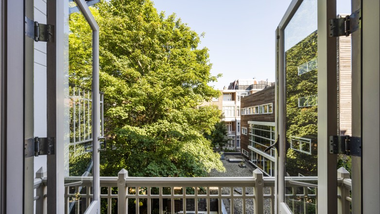 balcony with view of garden paulus potterstraat