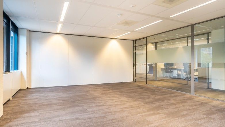 large conventional office space kanaalpark